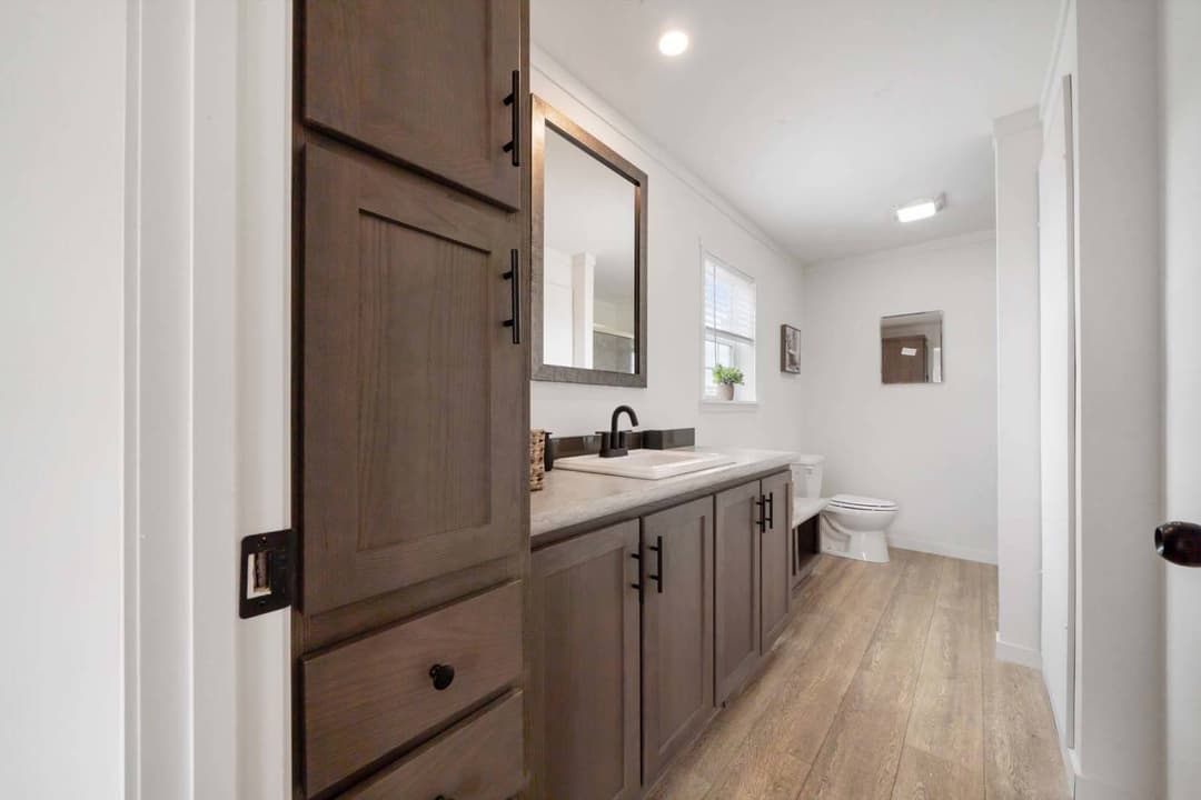 East point - encore kitchen home features