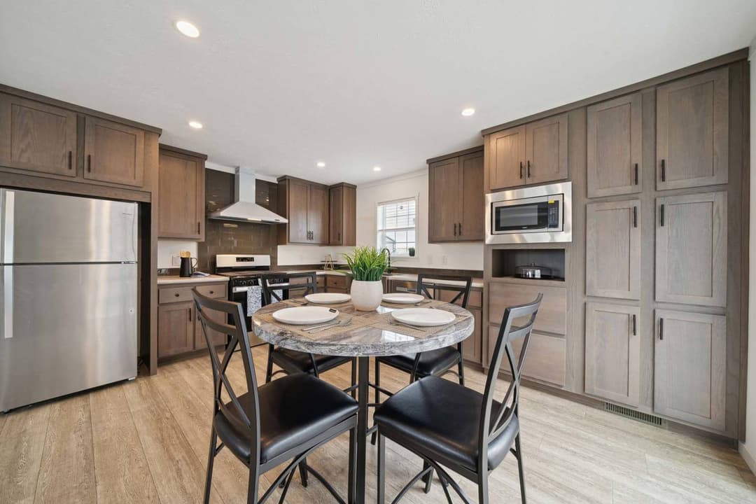 East point - encore kitchen home features