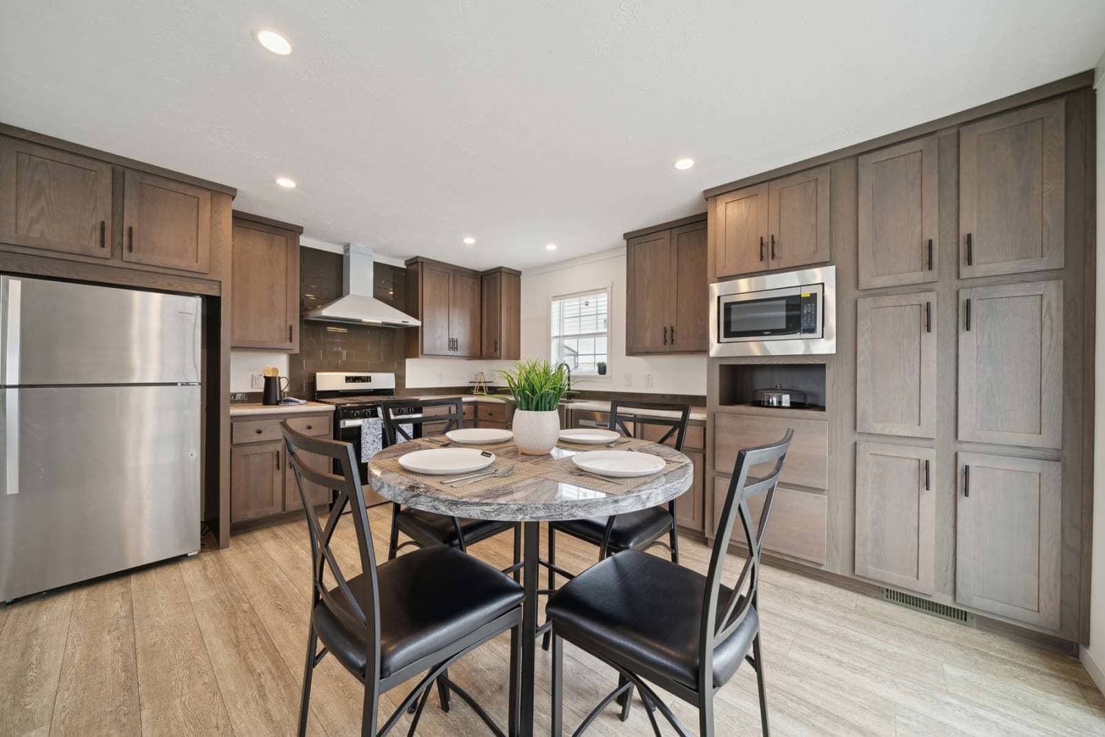 East point - encore kitchen home features