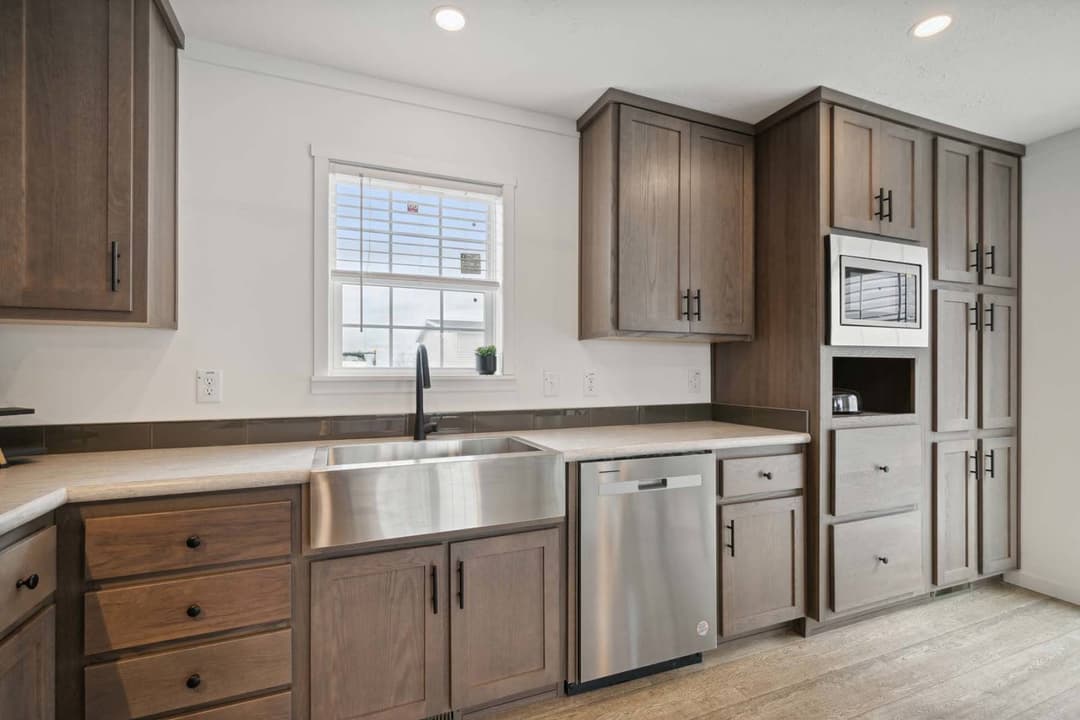 East point - encore kitchen home features