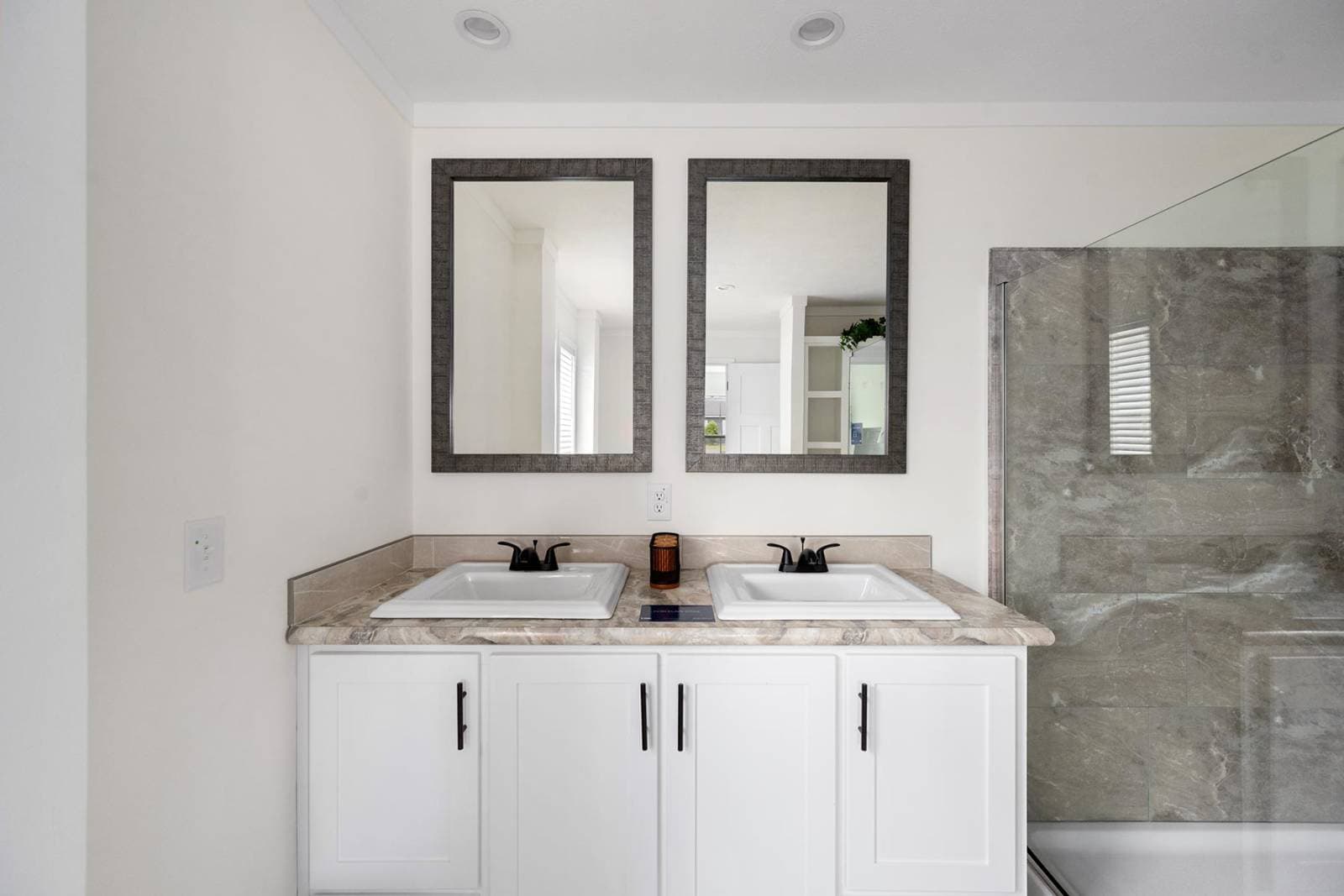 Elevate 52 bathroom home features