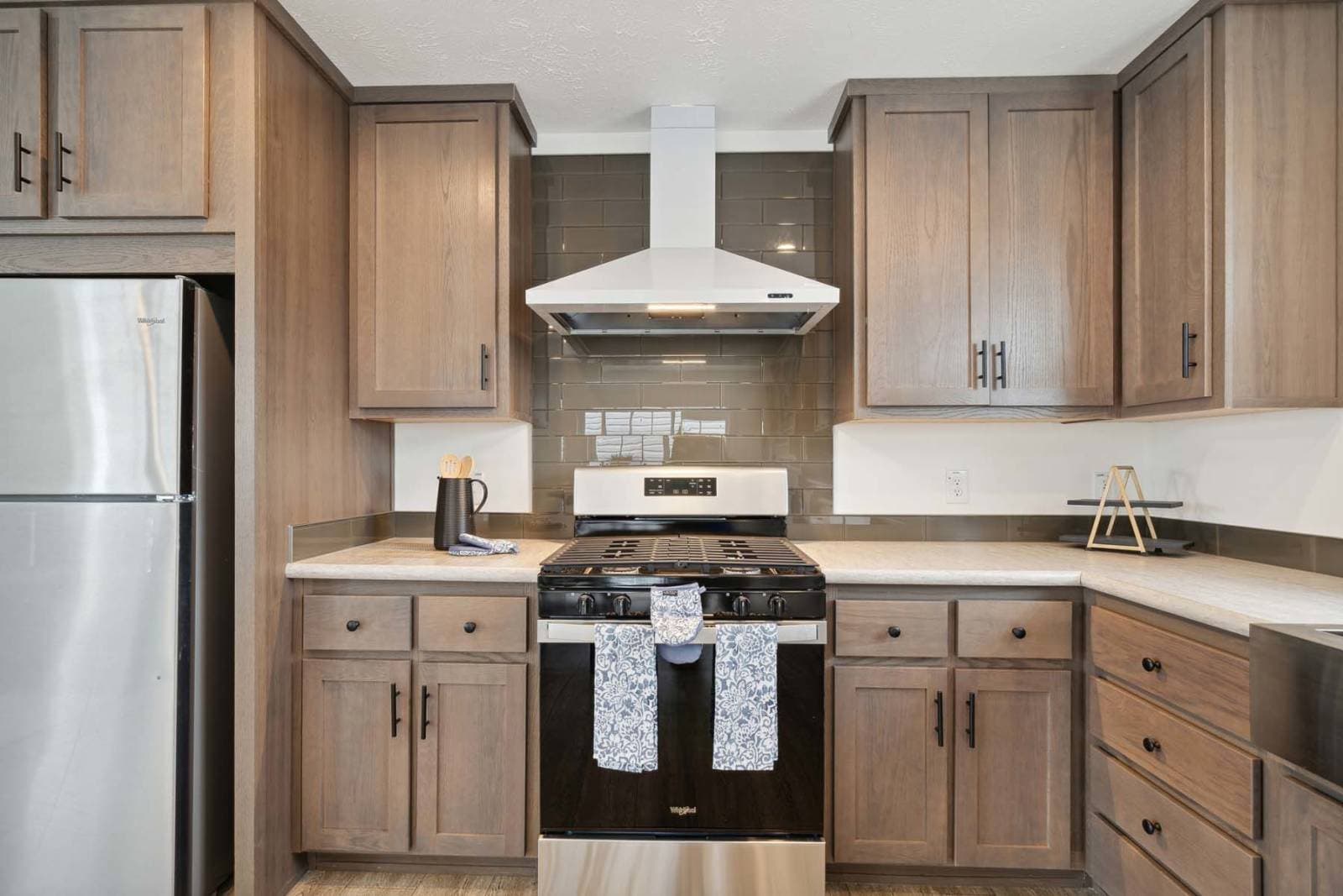 East point - encore kitchen home features