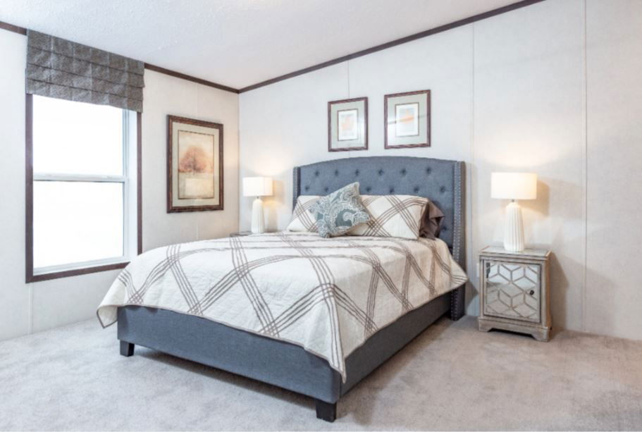 Amethyst z bedroom home features